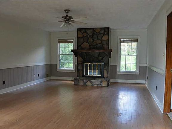4th image of 1694 Moss Dr