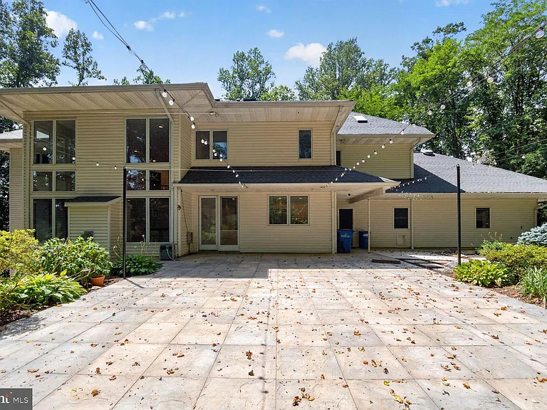 8309 Old Seven Locks Rd — Photo 42