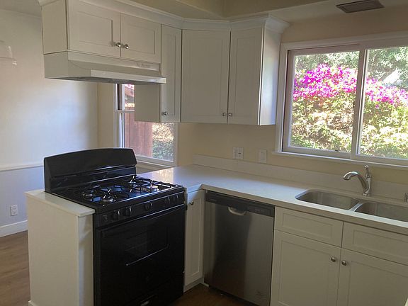 5th image of 4717 Aqueduct Ave
