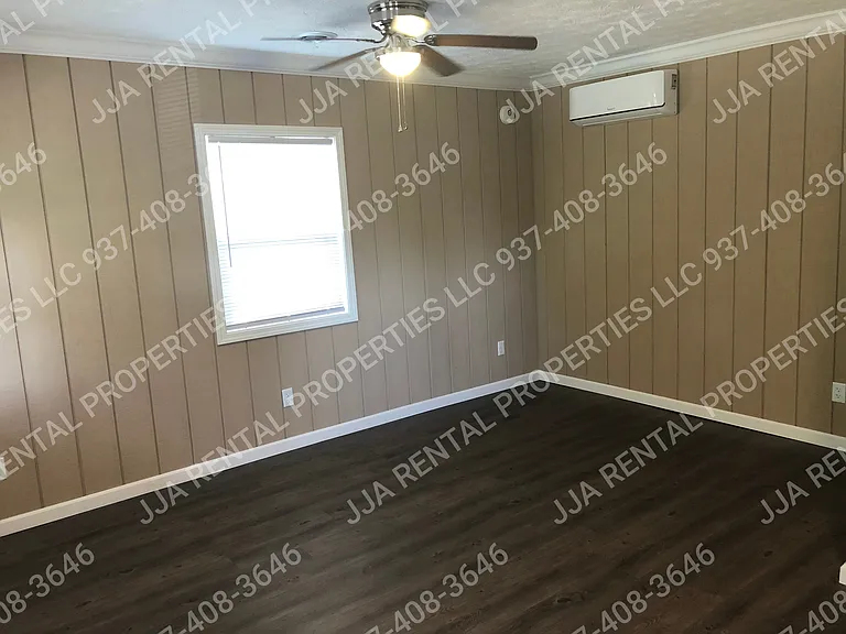 living room/bedroom pic