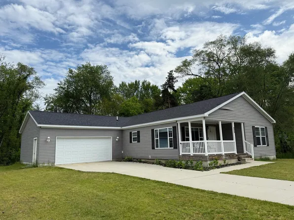 525 66th St SE, Grand Rapids, MI 49548