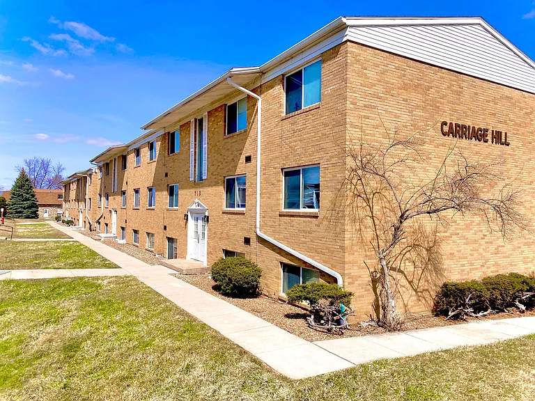 Carriage Hill Apartments — Photo 9