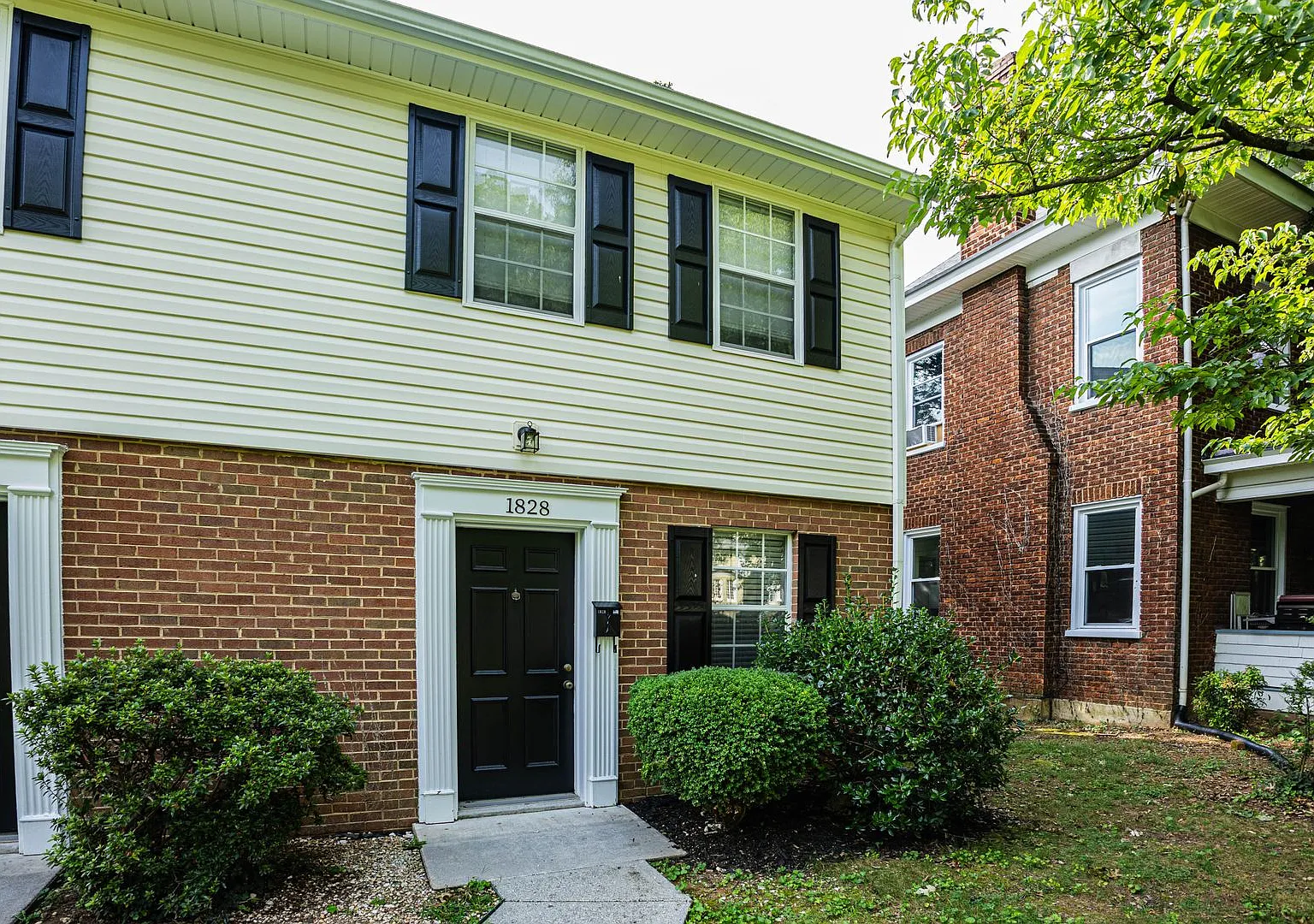 New Listing! — Photo 2
