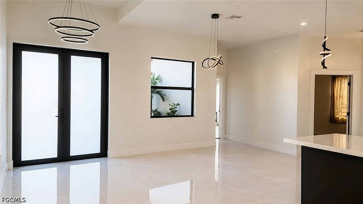 3 bed, 2.0 bath, 1500 sqft, $2,100 — Photo 3