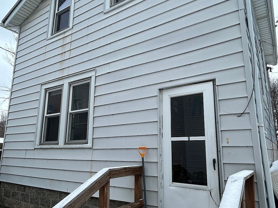 1st image of 560 Linden Ave #3