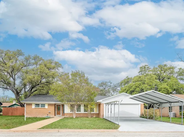 2102 S High St, Brady, TX 76825