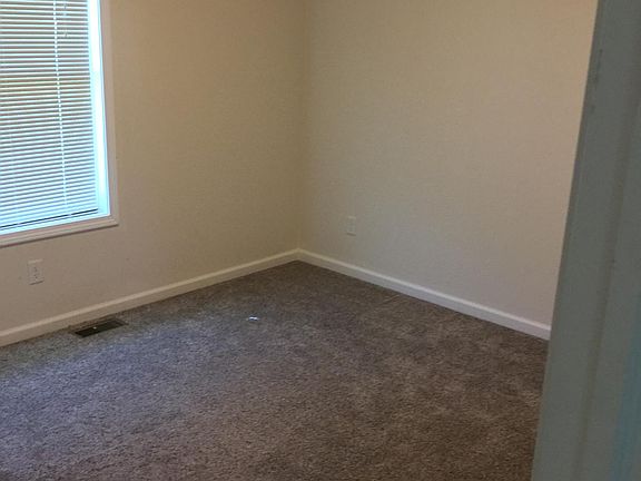 4th image of 3628 Kalamazoo Dr