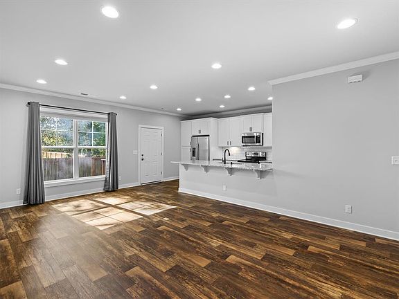 4th image of 2608 Central Park Ct