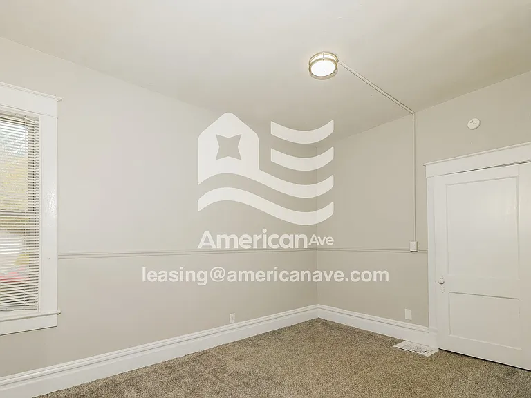 1610235_010_bedroom_11.jpg