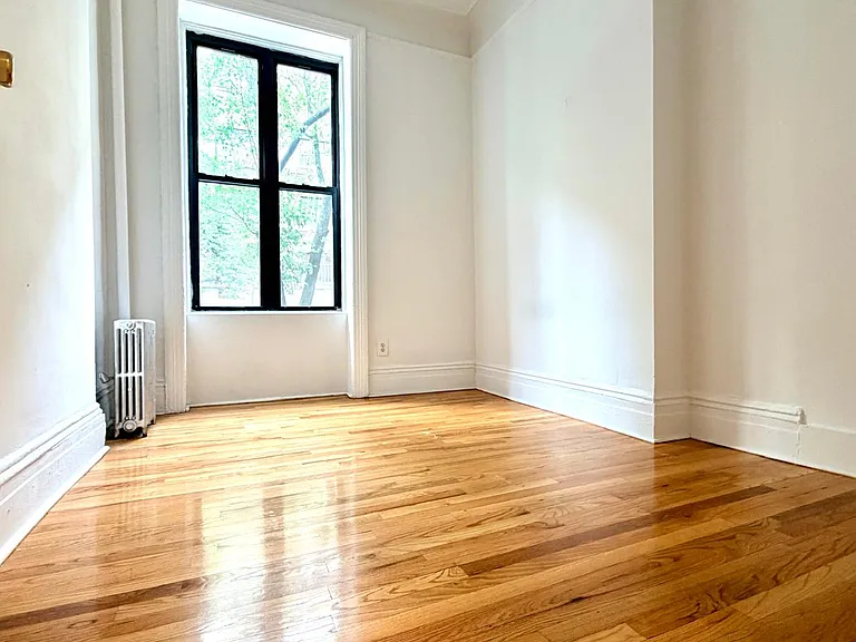 314 E 84th St #1 — Photo 7