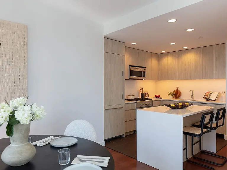 200 W 67th St #22G — Photo 2