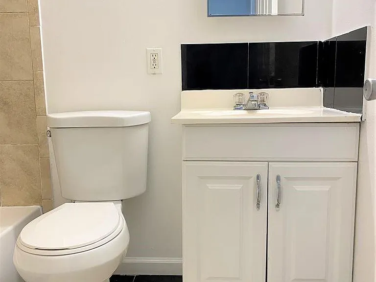 715 SW 14th Ave #2 — Photo 9