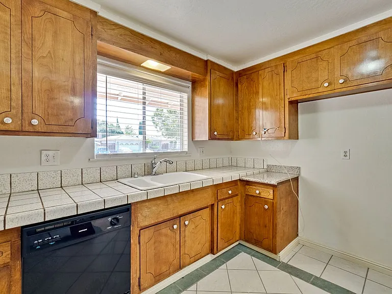1109 White Cliff Dr — Photo 20