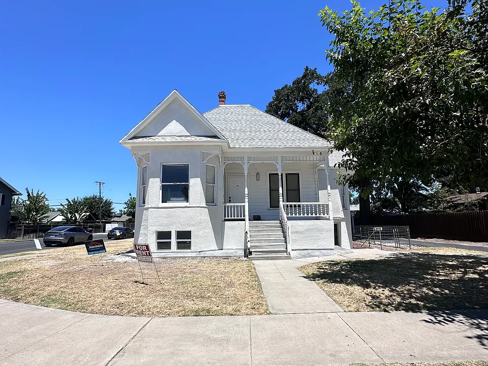 611 N Kaweah St #330