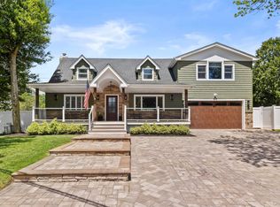 1 Aspen Avenue, Greenlawn, NY 11740