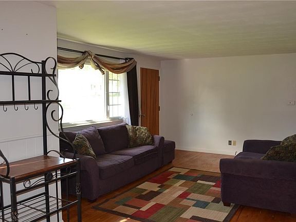 3rd image of 104 Sherwood Dr
