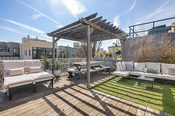 Sold by Compass | media 2