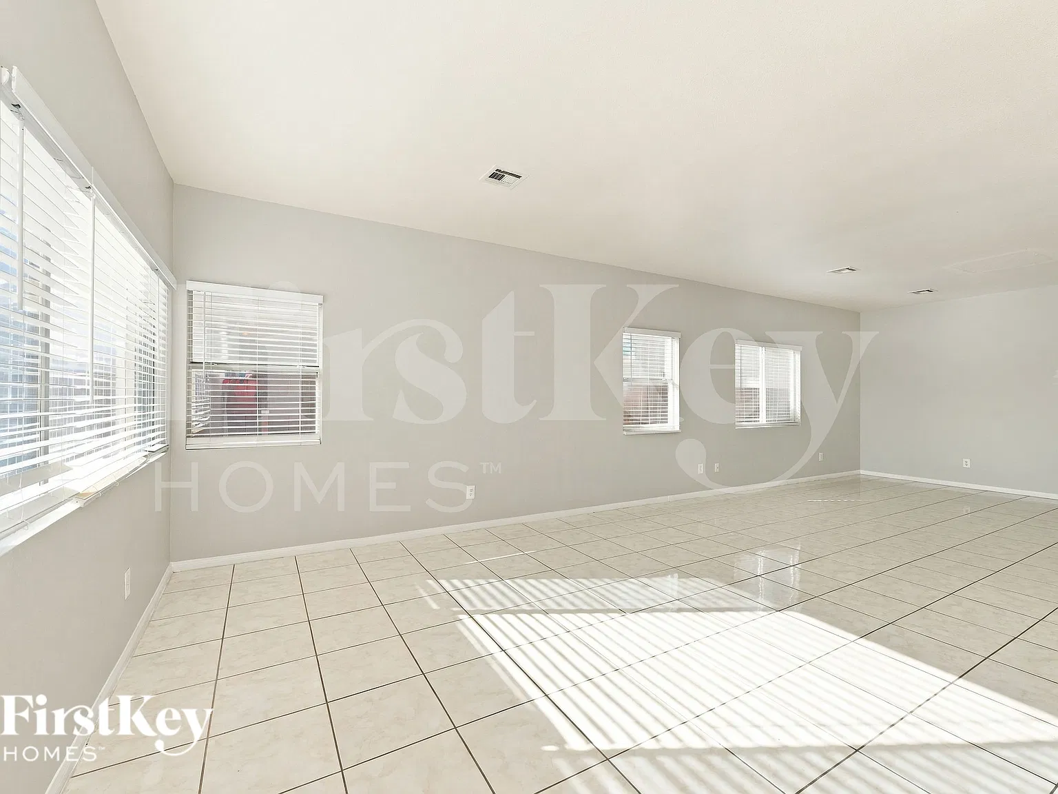 4 bed, 3.0 bath, 2316 sqft, $2,330 — Photo 2