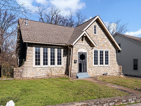 3rd image of 924 Halcyon Ave