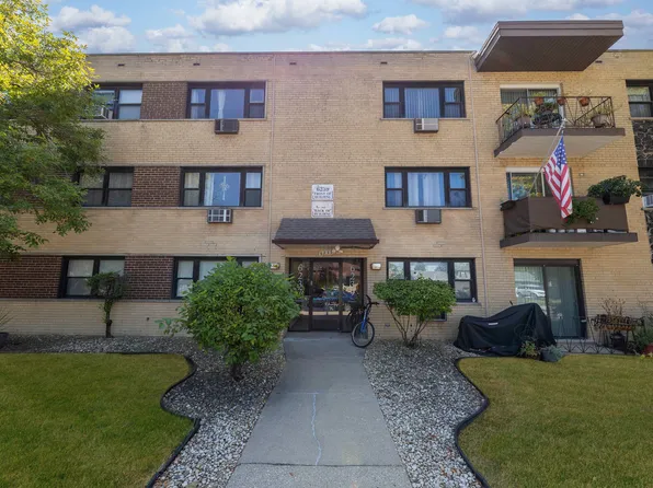 6237 W 94th St APT 3S, Oak Lawn, IL 60453