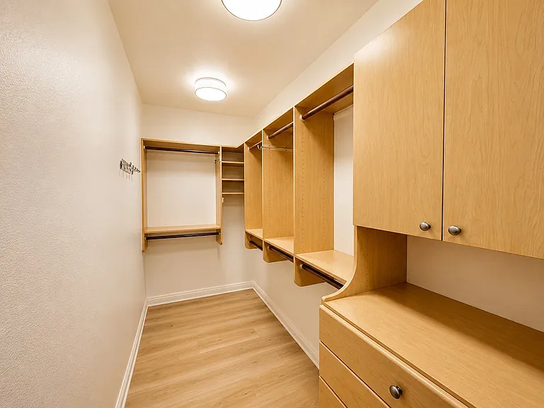 2545 Bungalow Pl — Photo 16