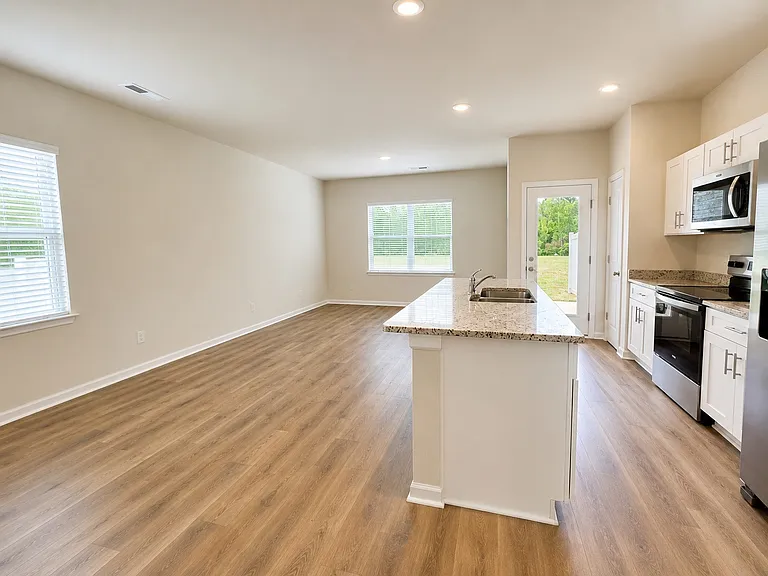 5522 Avery Dr — Photo 4