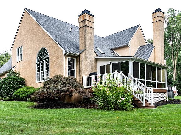 4th image of 13 Tall Trees Ln