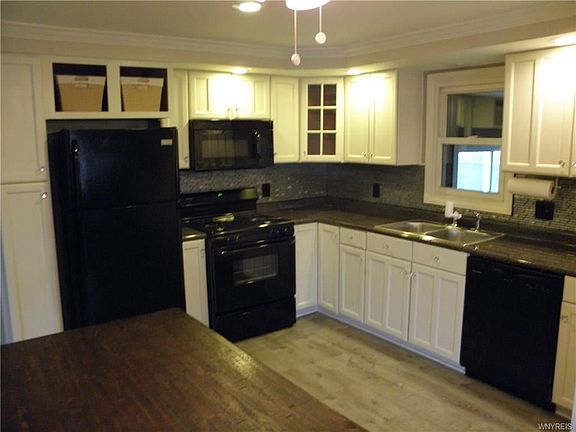 2nd image of 52 Sprucewood Dr