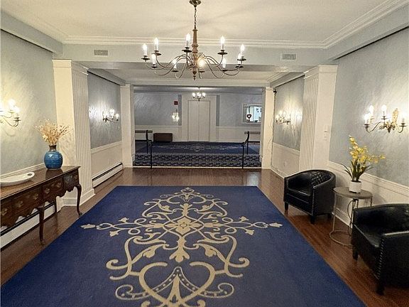 4th image of 13800 Fairhill Rd APT 520