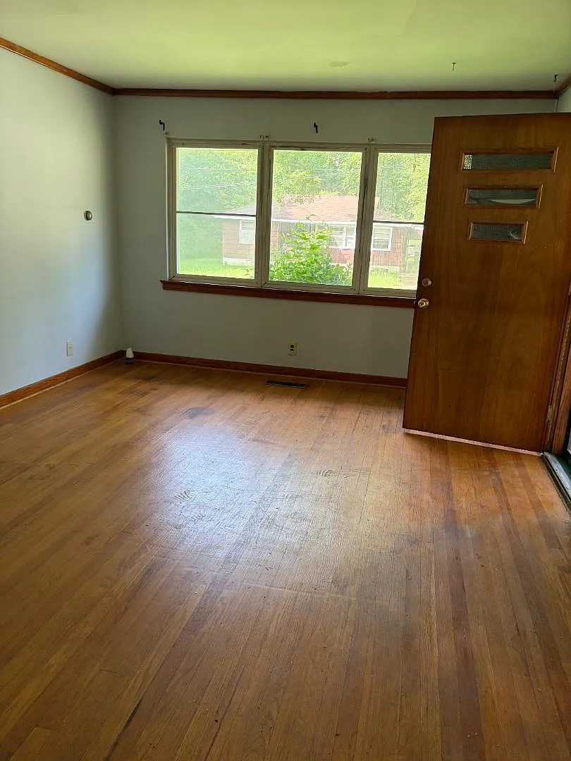 4925 Terrace R — Photo 2