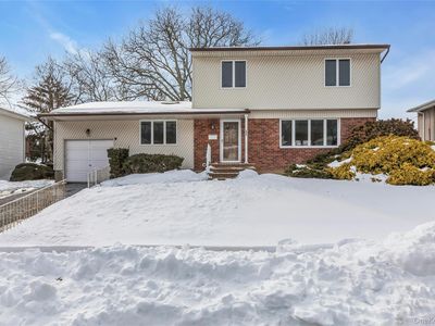 68 Beaumont Drive, Plainview, NY, 11803