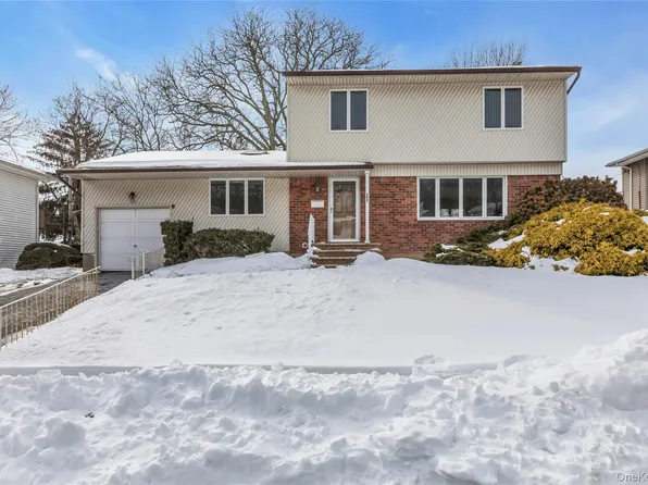 68 Beaumont Drive, Plainview, NY 11803