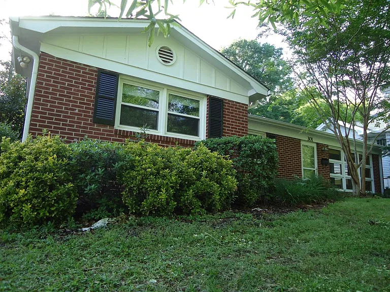 301 Aberdeen Ter — Photo 17