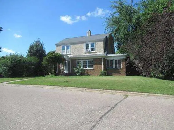 29 McLeod Ave NE, Hutchinson, MN 55350