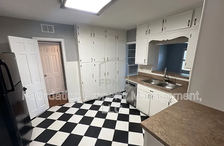 252 E Edwin Cir — Photo 5