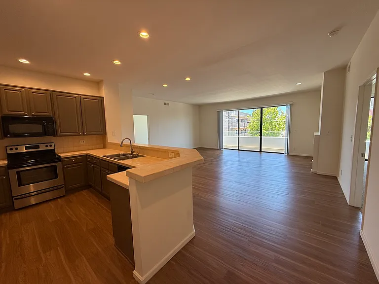 3400 Pacific Ave #201 — Photo 5