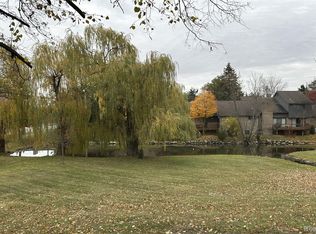 5525 Woodland Ct, West Bloomfield, MI 48322