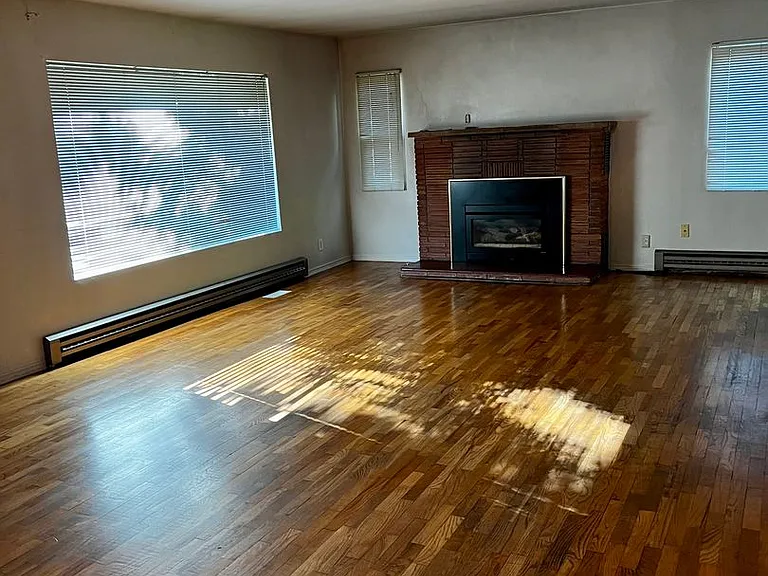 317 S Hartford Ave — Photo 4