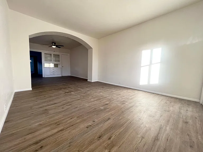 938 E 12th St #938 — Photo 5