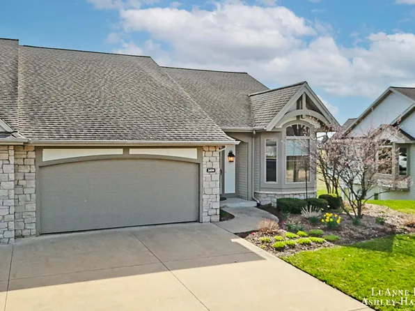 5890 Linkside Ln NE, Belmont, MI 49306