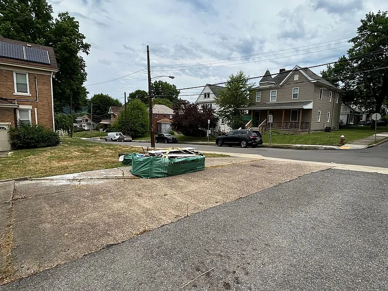 930 Ridge Ave — Photo 45