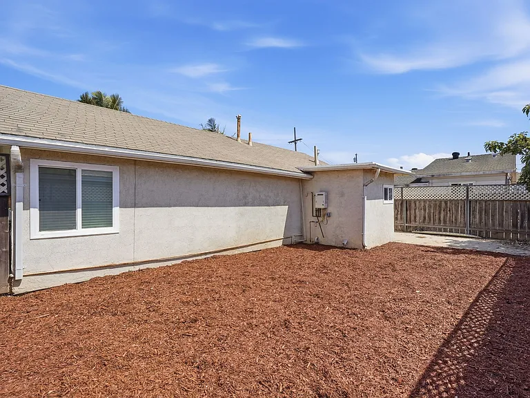 1274 Georgia St — Photo 10