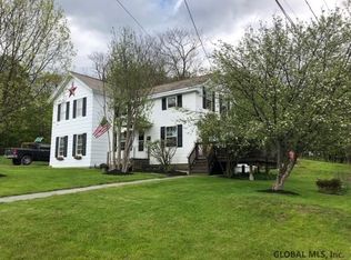 18 Pine St, Granville, NY 12832