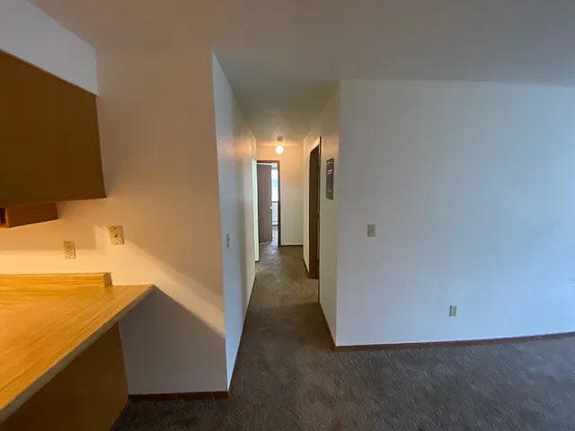 4 bed, 1.5 bath, 900 sqft, $1,300 — Photo 3