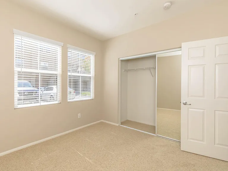 Laurel Vista Apartment Homes — Photo 38