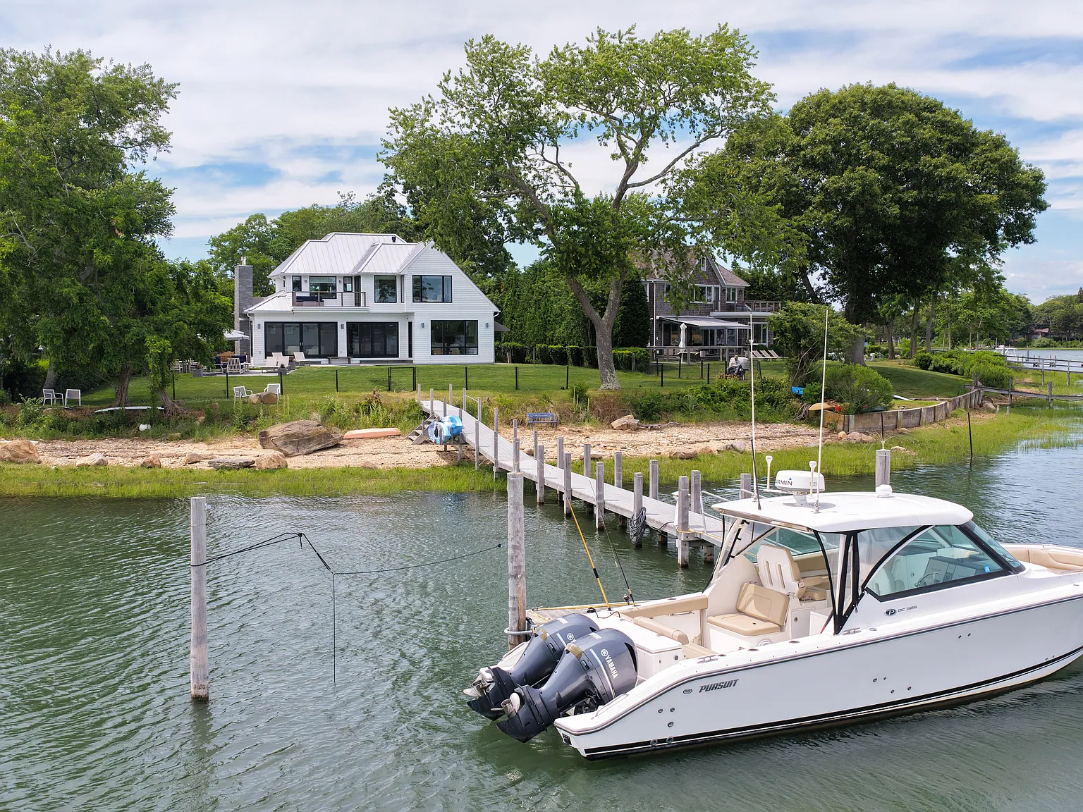 Sag Harbor Waterfront With Dock — Photo 2