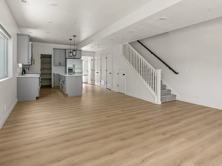 4437 S Garden Dr — Photo 7