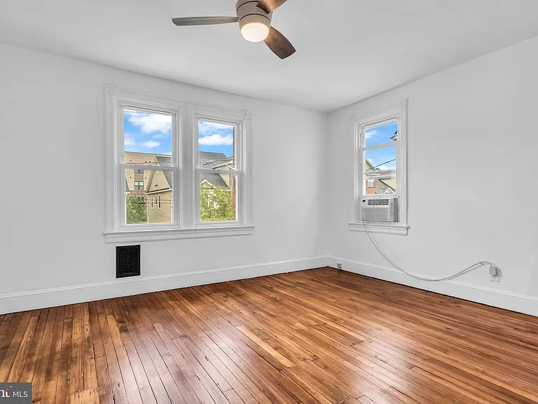 110 Delaware Ave — Photo 16