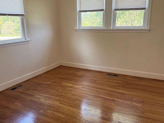 3rd image of 275 Fox Dr