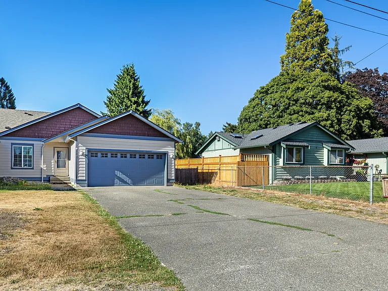117 Violet Meadow St E — Photo 22